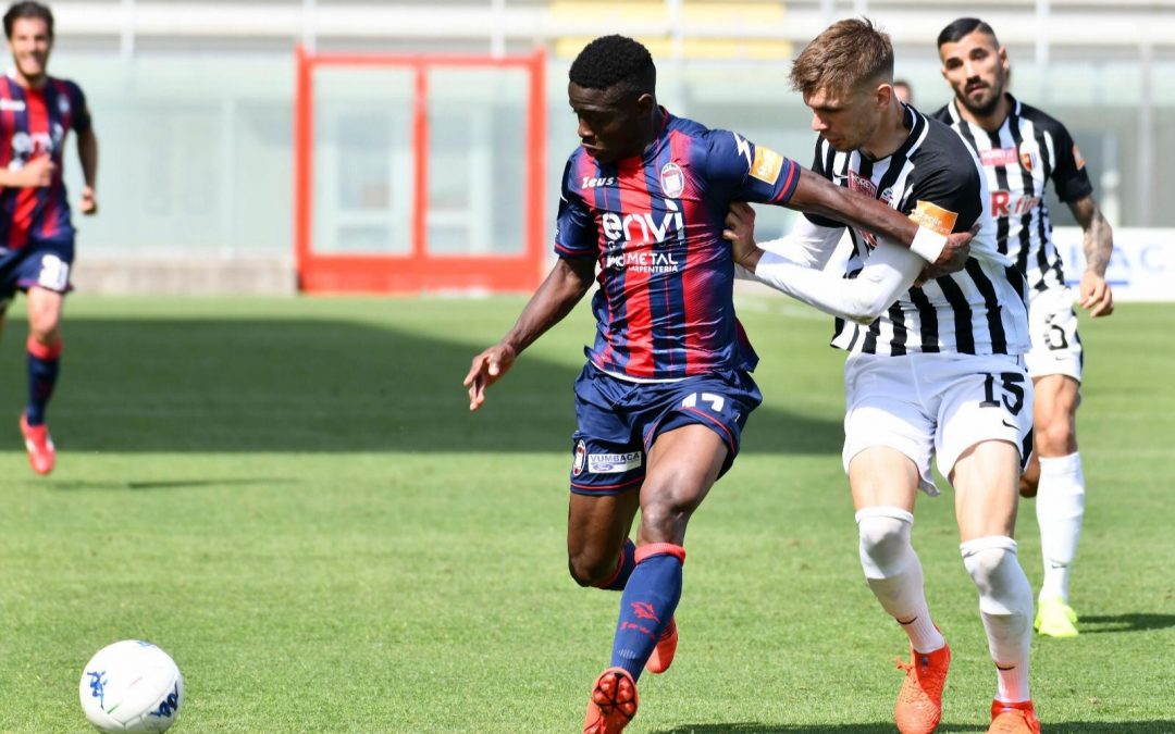 Kargbo pens first professional Crotone deal