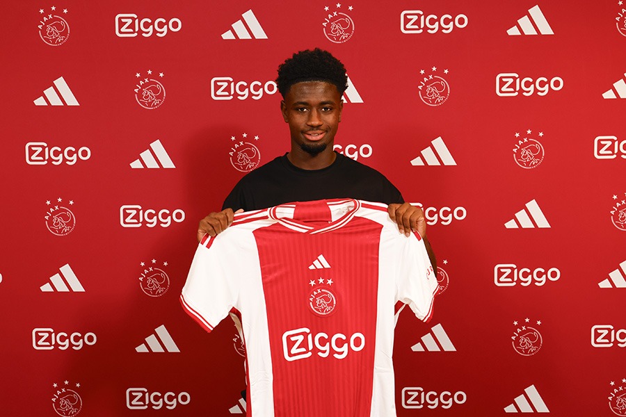 Winger David Kalokoh extends Ajax's contract with