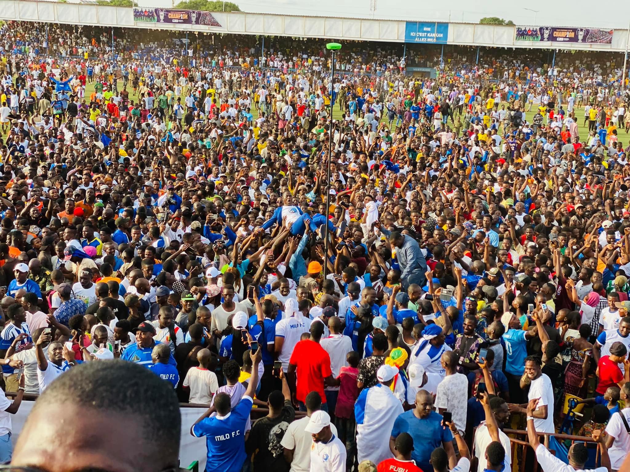 Milo FC de Kankan supporters celebrated with jubilant spirits.