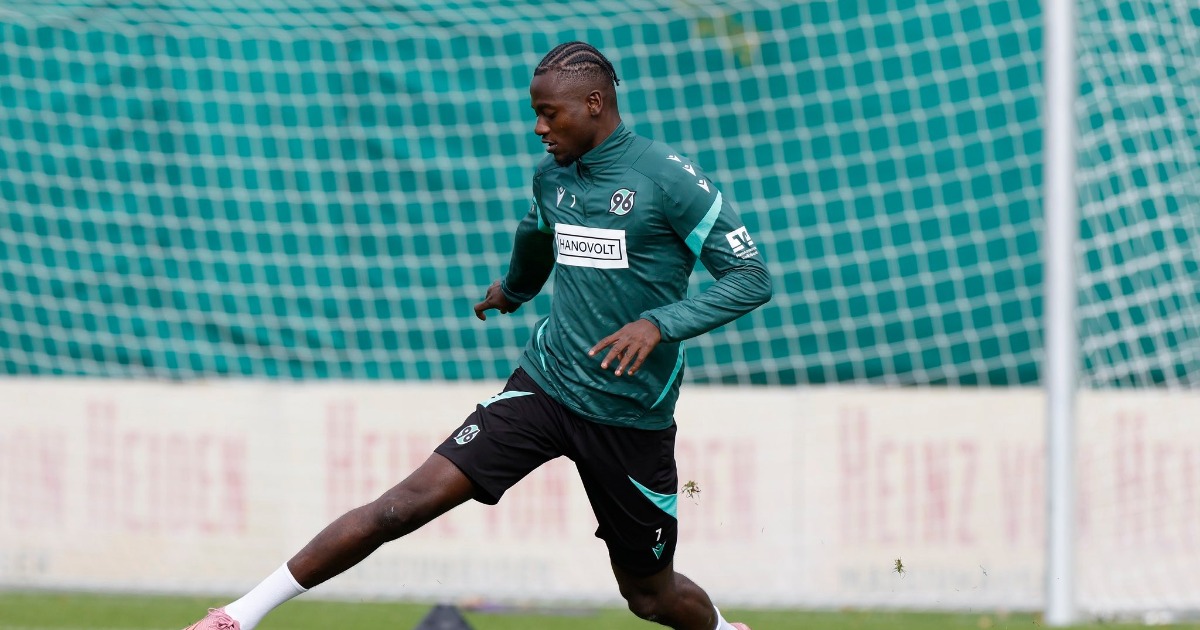 Mustapha Bundu suffers a collateral ligament injury