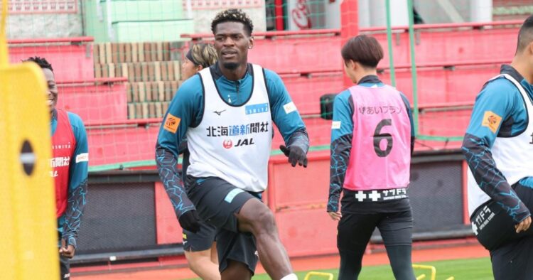 Sierra Leone's Amadou Bakayoko signs a new Hokkaido Consadole Sapporo deal