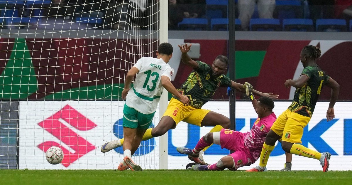 Senegal edge 10-man Mali to reach AFCON semi-finals