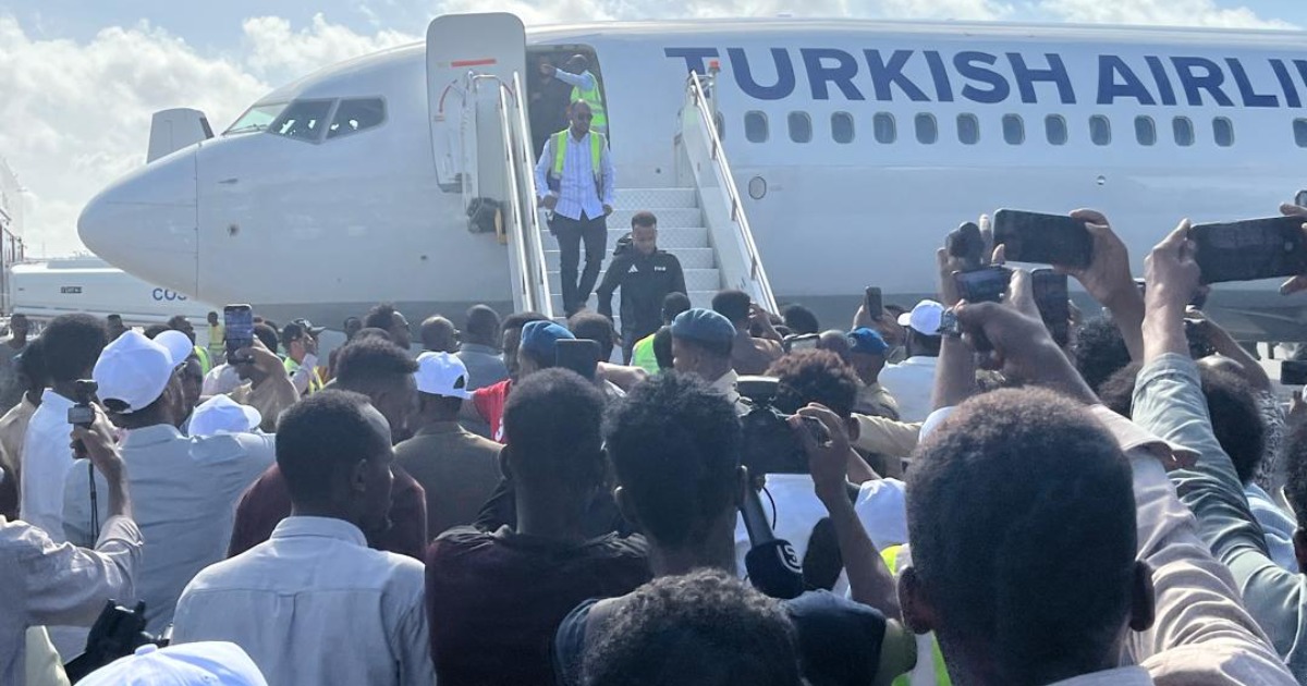 Referee Omar Artan received a warm welcome upon his return to Mogadishu